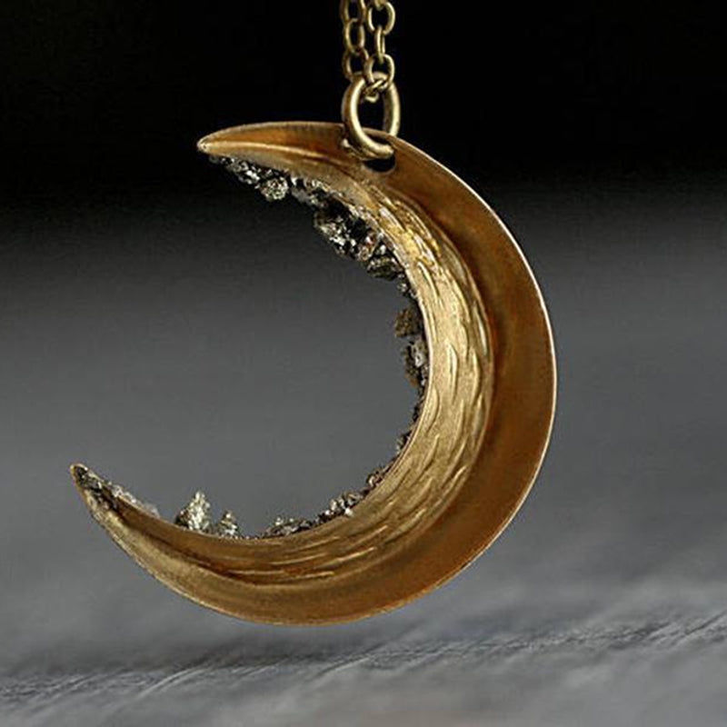 Vintage Moon-shaped Diamond Necklace